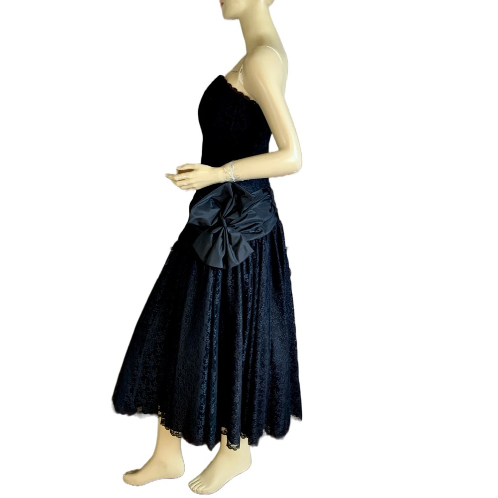 VINTAGE 1980'S BY CAROL BLACK LACE STRAPLESS MIDI PARTY DRESS W/SATIN BOW (6) - Picture 11 of 15
